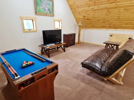 Amazing RIVERFRONT Cabin.