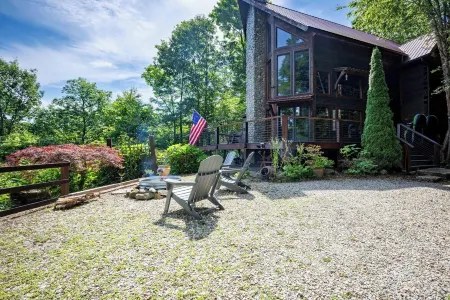 NEW! Luxury Nantahala Cabin with Mtn Views, SoakTub, Fire Pit