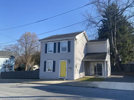 5 Min To Hershey w/ Gameroom & Firepit