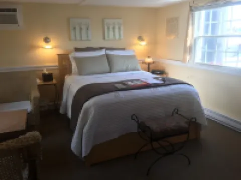 Best of Boston Houseboat Heat/AC in Boston Harbor Suite1 in Historic Navy Yard