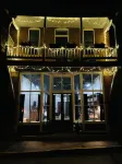 DOWN ON MAIN - a charming historic apartment in the heart of Eureka Springs