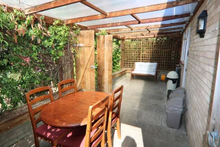 Lovely dog friendly 2 bed bungalow with parking Отели в г. Нью Форест Дистрикт