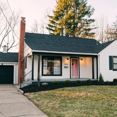 2 bedroom getaway in the heart of Mill Creek Park just a block from Newport Lake