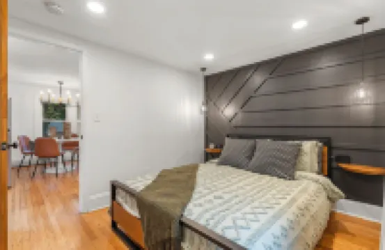 Charming Luxury 1BR Near Downtown. Dog Friendly! Hotels in 