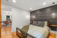 Charming Luxury 1BR Near Downtown. Dog Friendly! Hotel in zona Case Mountain