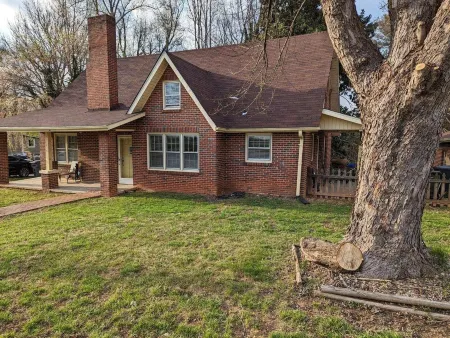 Spacious Country Comfy Living in Yadkin Valley Wineries, Askew Winery, Downtown! Отели в г. Эдвардс