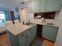 Romantic getaway, lakeview 5 min from the Downtown!