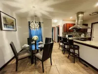 “The cottage” 2 bedrooms cozy and private home Hotels in Markham
