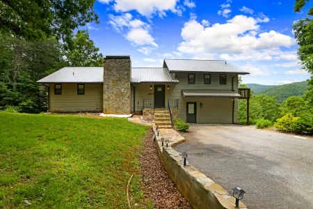Ridge View - Hot Tub-Fireplace-Fire Pit