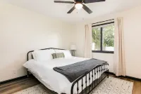 Newly renovated 2 bedroom townhome in charming Manteno. Hotels in Manteno