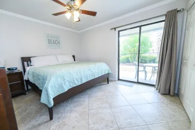 Marvelous 1BR Condo with pool and beach access.  Sleeps 4.  Park by front door.