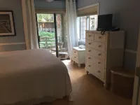 Tranquil villa just steps from the beach!