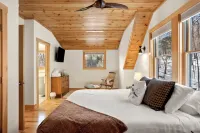 3mi to Sunday River - Castle Lodge - Hot Tub - Sauna - Pond - Sleeps 14 - Swim