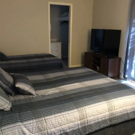 4BR/4BA Better Known as Hackers Hideaway - Sleeps up to 8 people