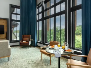Cloudland at McLemore Resort Lookout Mountain, Curio by Hilton