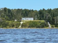 Oceanfront with Private Beach - Little Bay Retreat