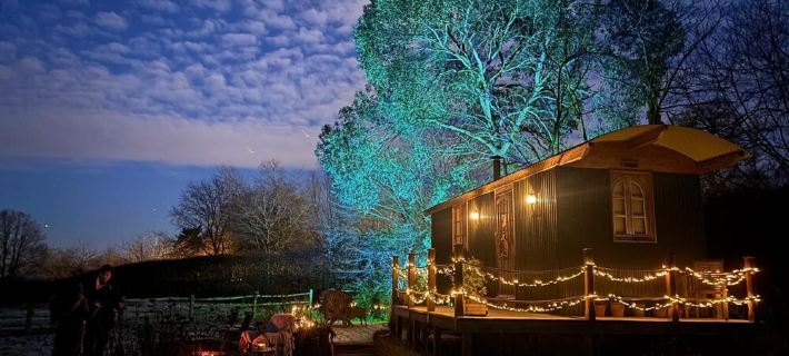Romantic Luxury Shepherd’s Hut (Wagon) Near London & Windsor 윈저 호텔