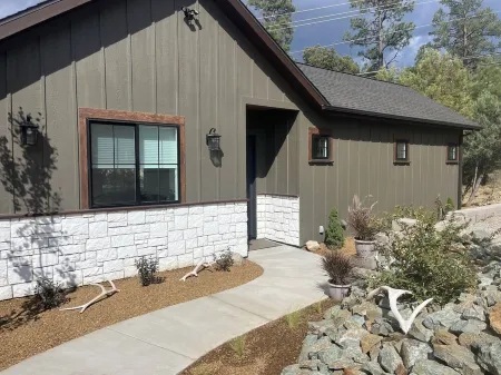 Kirk’s Kasita~ a charming 1-bedroom Kasita with WiFi, AC in beautiful Prescott! Отели в г. Явапаи