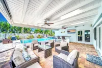 Heated Pool + Hot Tub! Close To Beach & Shops!