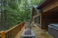 2 Mins to Skiing at Hatley Pointe! Hot Tub+FirePit, Fireplace, Pet Friendly! - Chalets