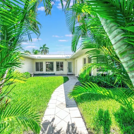 Heated Pool+Hot Tub! Private Beach Access!