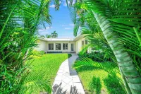 Heated Pool+Hot Tub! Private Beach Access!