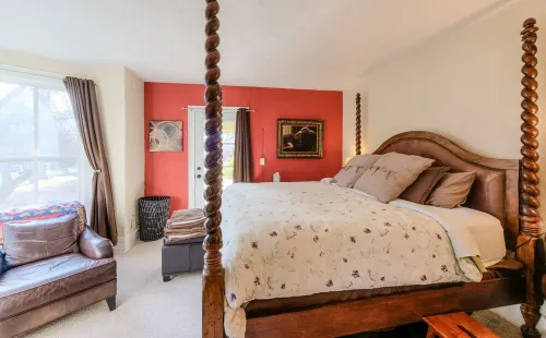 Pied-à-terre In  DOWNTOWNS BEST LOCATION