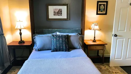 Terrific Views - Block from Town - Jacuzzi Tub