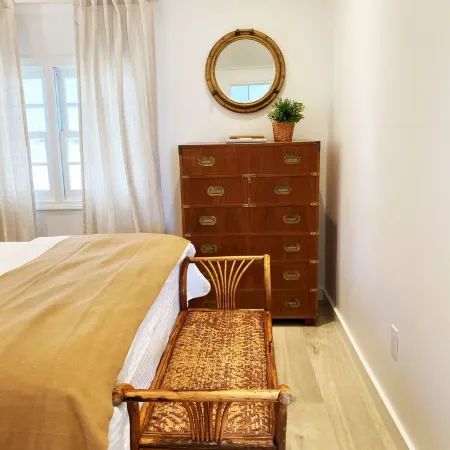 Edgartown Designer Cottage Between Town & Beach.