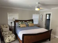LIVING THE NAPLES LIFE - 3 Bed / 2 Bath with Pool