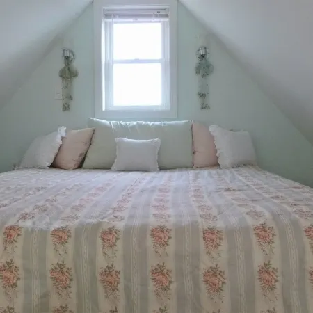 Make Lasting Memories In This Adorable Vineyard Cottage!