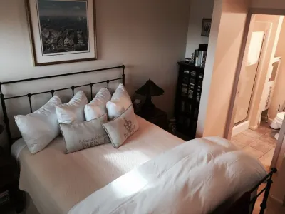 Elegant and Beautifully Furnished Ocean View Townhouse! WiFi, Gourmet Kitchen.