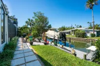 Longboat Key , Beach , Pool , Dock , Canal , Boat Access. Kayak rentals, Fishing