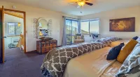 North Peak Custom Lake View Home "a living canvas"
