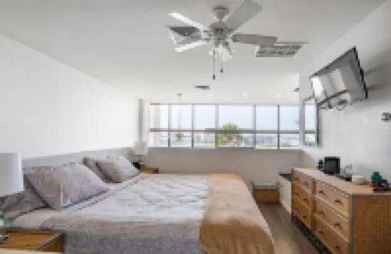 Modern Beachfront Complex 2 Minute Walk to Beach Ocean and Bay views! Sleeps 4