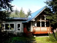 Awesome Fully Furnished Ski Chalet for 6 is Close to Slopes! Hotel dekat Portage Glacier