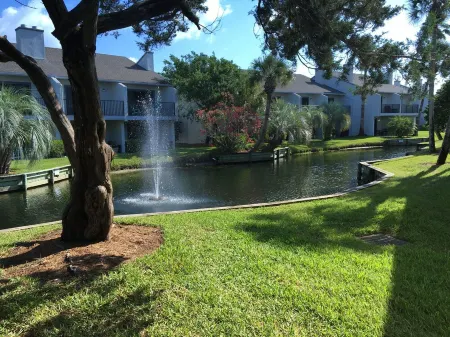 Just Updated - Beach Side Spacious Ground Floor Flat Condo - steps to the beach! Отели в г. Сейнт Огастин Бич