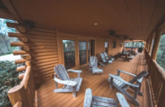5br Log Cabin: Hot Tub, Firepit, Game Room, Yard! Near Fontana, Bryson, and NOC