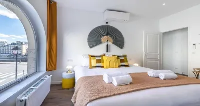 TIMELESS ELEGANCE: 4-BEDROOM APARTMENT ON “ÎLE DE LA CITÉ” Hotels in Ile de la Cite