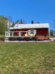 Studio with quiet, bucolic, country setting w/hiking trails, pond, and hot tub.