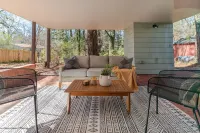 Warm Luxury in walkable downtown Durham (2.5 mi. from Five Pts. Plaza)