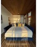Mid-Century modern Lakeview Stay