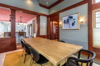 7200 sf Villa & Barn on 4 Acre Manchester Estate Hotels in Manchester