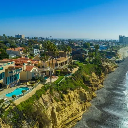 Oceanfront Beach, Pool, Hot Tub, Pickleball, Movie Theater, Elevator & Golf Cart