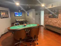 Hilltop Manor,  Celebrity themed rooms.