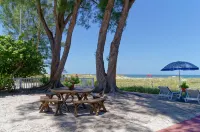 Beachfront Cottages (Gulf) at Beautiful Sandy Shores on Gulf of Mexico