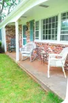 Walk to Beach - Renovated Cape Cod Ranch - 3 Bed w/ Game Room, Central AC & WiFi