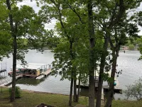 LIKE NEW! Private Lake House in a beautiful wide cove! 5 1/2 MM Gravois Arm