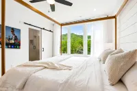 ⛰️ Newly Built Alpine Cabin 2023 - Mountain Views + Walk To Town - Hot Tub
