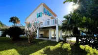 Heated pool at the Heart of Tybee. Walk or bike everywhere 8 bikes for guest.